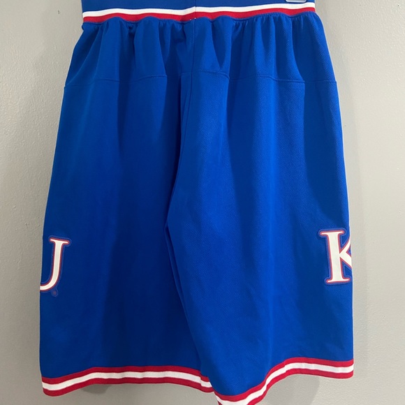 Mens KU Kansas Jayhawks basketball shorts - Picture 2 of 3